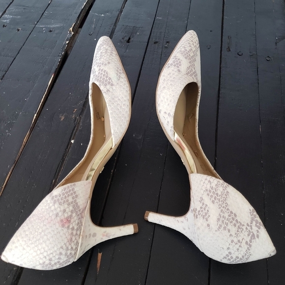 Ann Taylor Women's 9.5 Snakeskin Suede Pointed Toe Heels Beige Grey Cutout - Picture 6 of 12